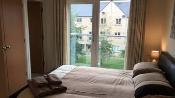 2 bedrooms, iron/ironing board, Internet, bed sheets