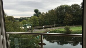 Interior - 2 Bedroom Riverside Penthouse Apartment Little Paxton St Neots (Saint Neots)