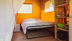 Tent (Safaritent 6 personen) - Safaritent at Vakantiepark De Tien Heugten (Schoonloo)