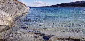 Plage privée, pêche sur place