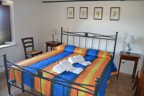2 Schlafzimmer, Bügeleisen/Bügelbrett
