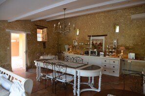 Colazione continentale inclusa, servita tutte le mattine 