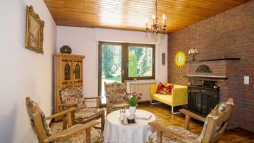 Fernseher, Kamin, DVD-Player, Stereoanlage