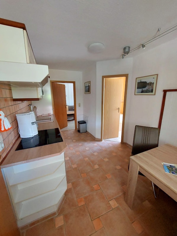 KĂŒhlschrank, Mikrowelle, Ofen, GeschirrspĂŒler