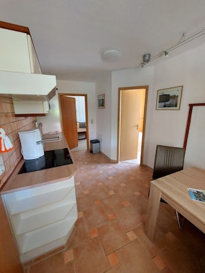 Refrigerador, microondas, horno y lavavajillas 