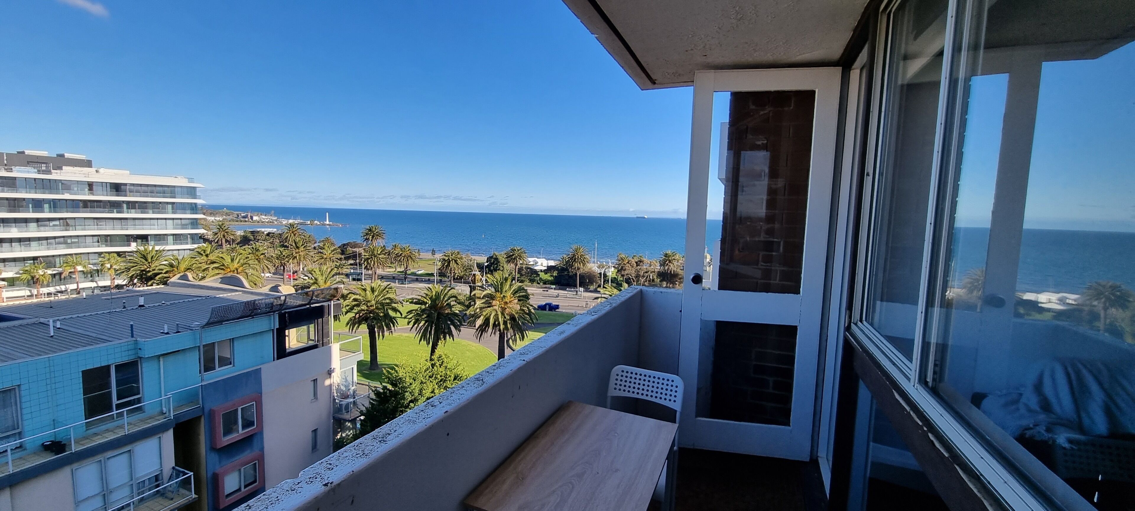 Bright and clean 1 bedroom apartment in St Kilda with amazing beach views