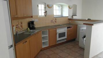 Fridge, dishwasher, cookware/dishes/utensils