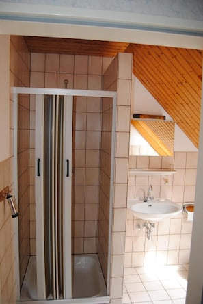 Shower, towels