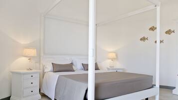 أغطية فراش متميزة وأسرّة بطبقة علوية مريحة وميني بار ومكتب