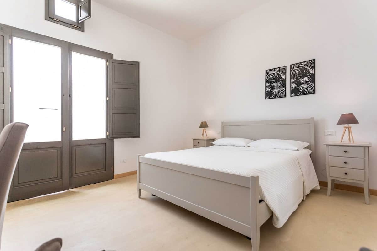 Comfort Room | Premium bedding, pillowtop beds, minibar, desk