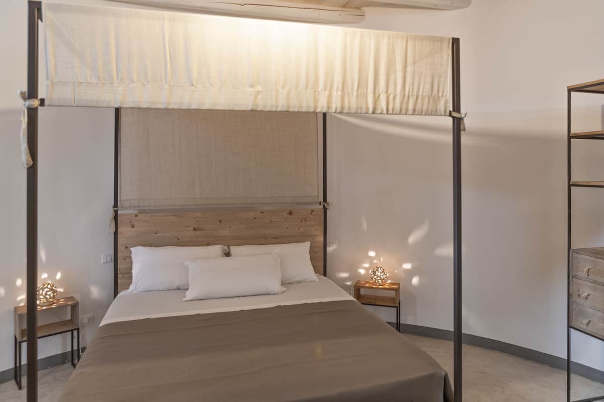 Premium bedding, pillowtop beds, minibar, desk