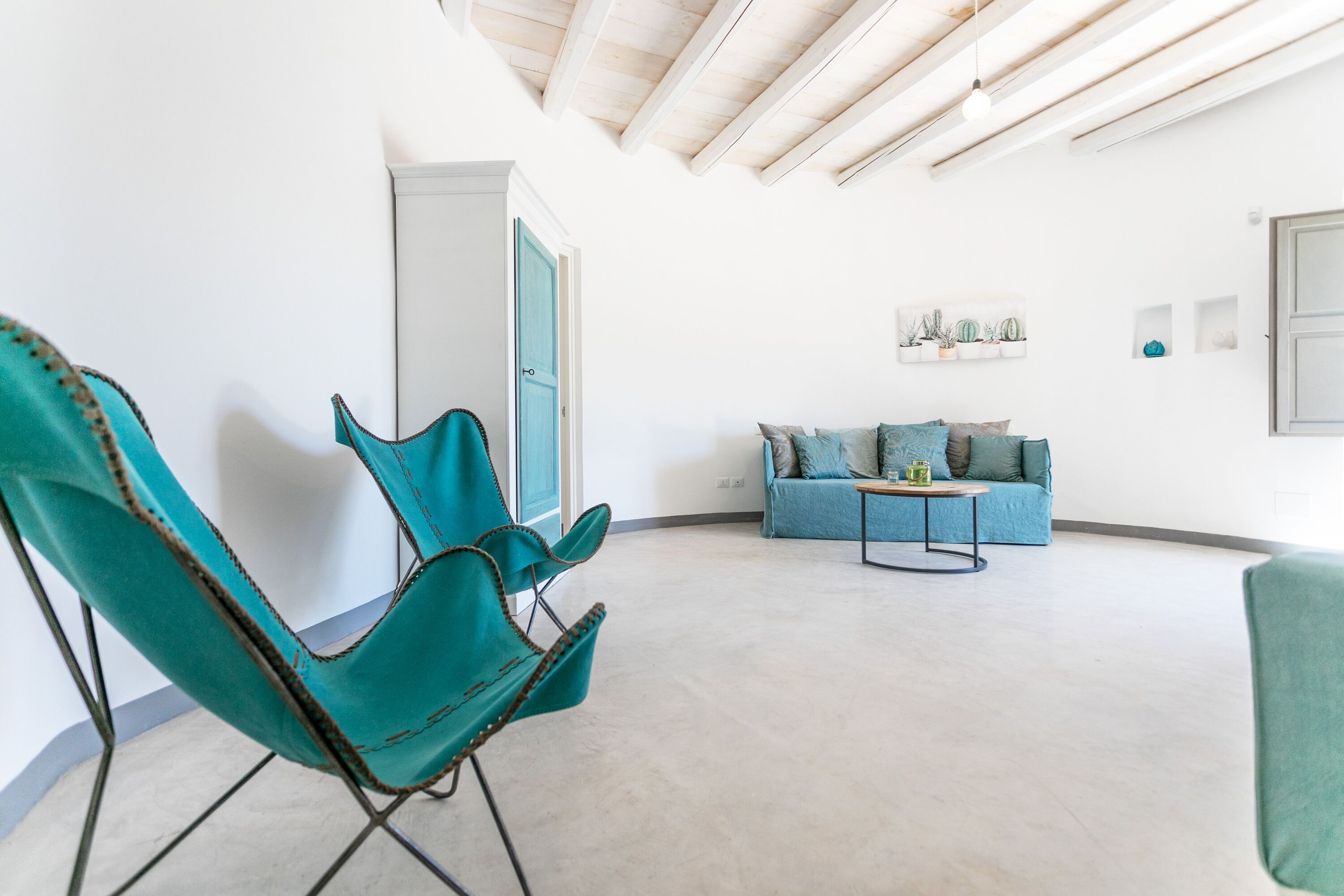 Superior Suite | Living area | 22-inch flat-screen TV with digital channels, TV