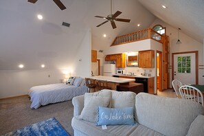 TV, fireplace, video games, DVD player - Cool Breez Waterfront Getaway!! (Brookeland)