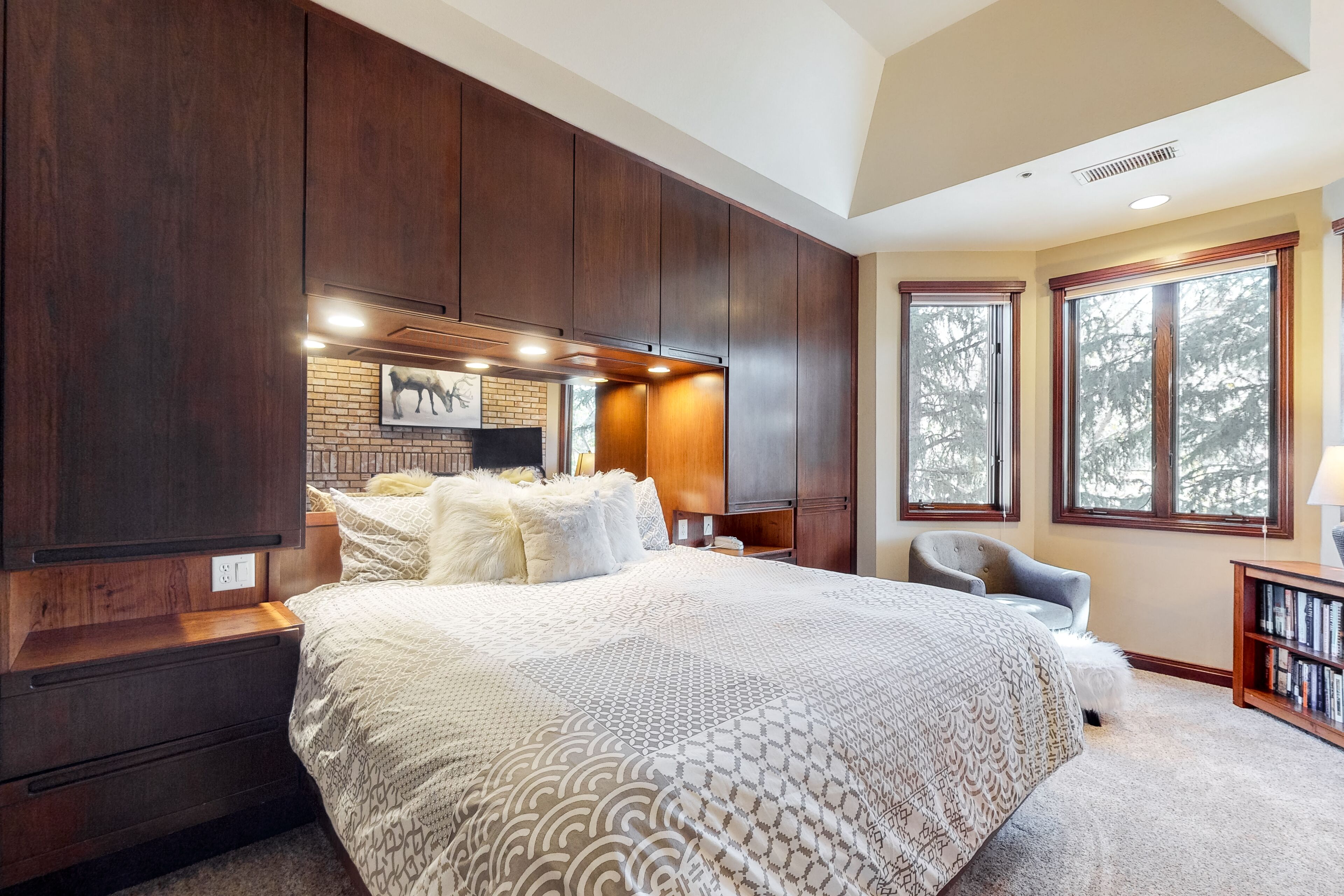 2 多间卧室、熨斗/熨衣板、免费上网、床单