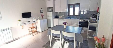 冰箱、微波炉、烤箱、洗碗机