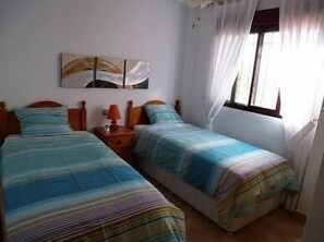 3 slaapkamers, een strijkplank/strijkijzer, wifi