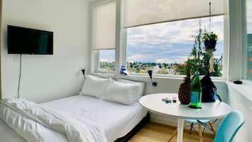 Iron/ironing board, WiFi, bed sheets