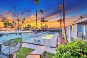 Lämmitetty uima-allas