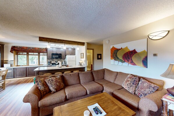 TV, fireplace, DVD player, books - Intimate condo with fireplace, washer/dryer, outdoor pool & hot tub (Steamboat Springs)