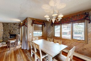 Dining - Intimate condo with fireplace, washer/dryer, outdoor pool & hot tub (Steamboat Springs)