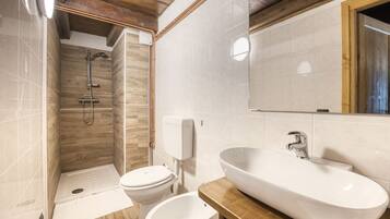 Apartment, 2 Schlafzimmer (Ronco 4) | Badezimmer | Haartrockner, Bidet