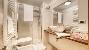 Departamento, 2 habitaciones (Ronco 2) | Baño | Secadora de cabello y bidet