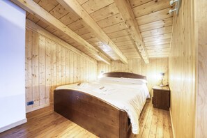 Apartment, 2 Bedrooms (Ronco 4) | Desk, cots/infant beds, free WiFi