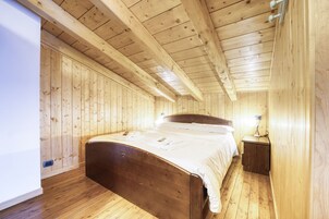 Apartamento, 2 quartos (Ronco 4) | Escrivaninha, berços (sobretaxa), Wi-Fi de cortesia