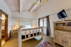 4 habitaciones, tabla de planchar con plancha, internet y ropa de cama 