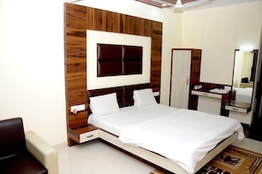 SUPER DELUXE AC ROOM | Free WiFi - The New Holiday II (Mahesana)
