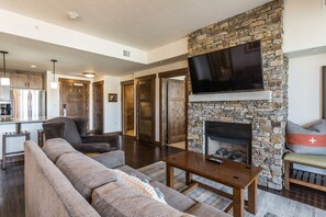 TV, fireplace, DVD player, foosball - Polished & trendy upscale condo w/shared pool, hot tubs, game room & more (Steamboat Springs)