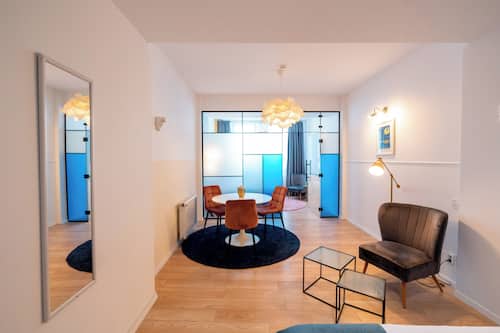 Senior Studio Suite