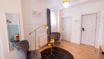 Junior Double Room | Minibar, blackout curtains, soundproofing, free WiFi