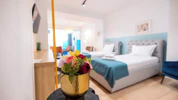 Senior Studio Suite | Minibar, blackout curtains, soundproofing, free WiFi