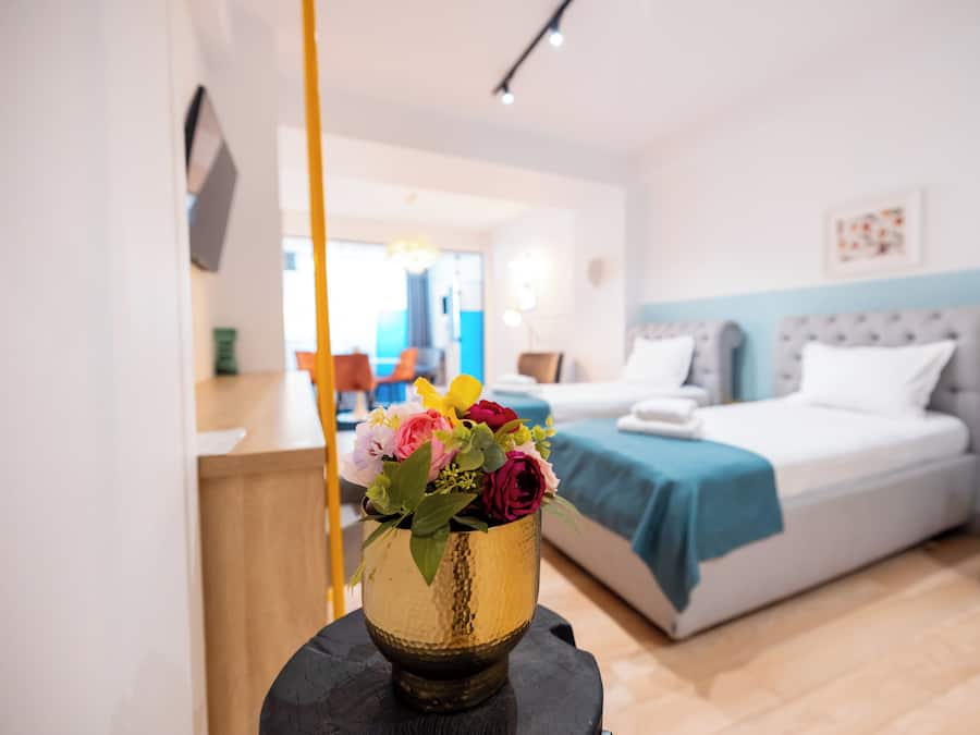 Senior Studio Suite | Minibar, blackout drapes, soundproofing, free WiFi