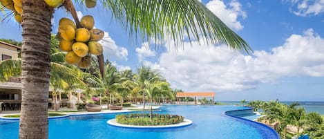 House, 4 Bedrooms | Pool