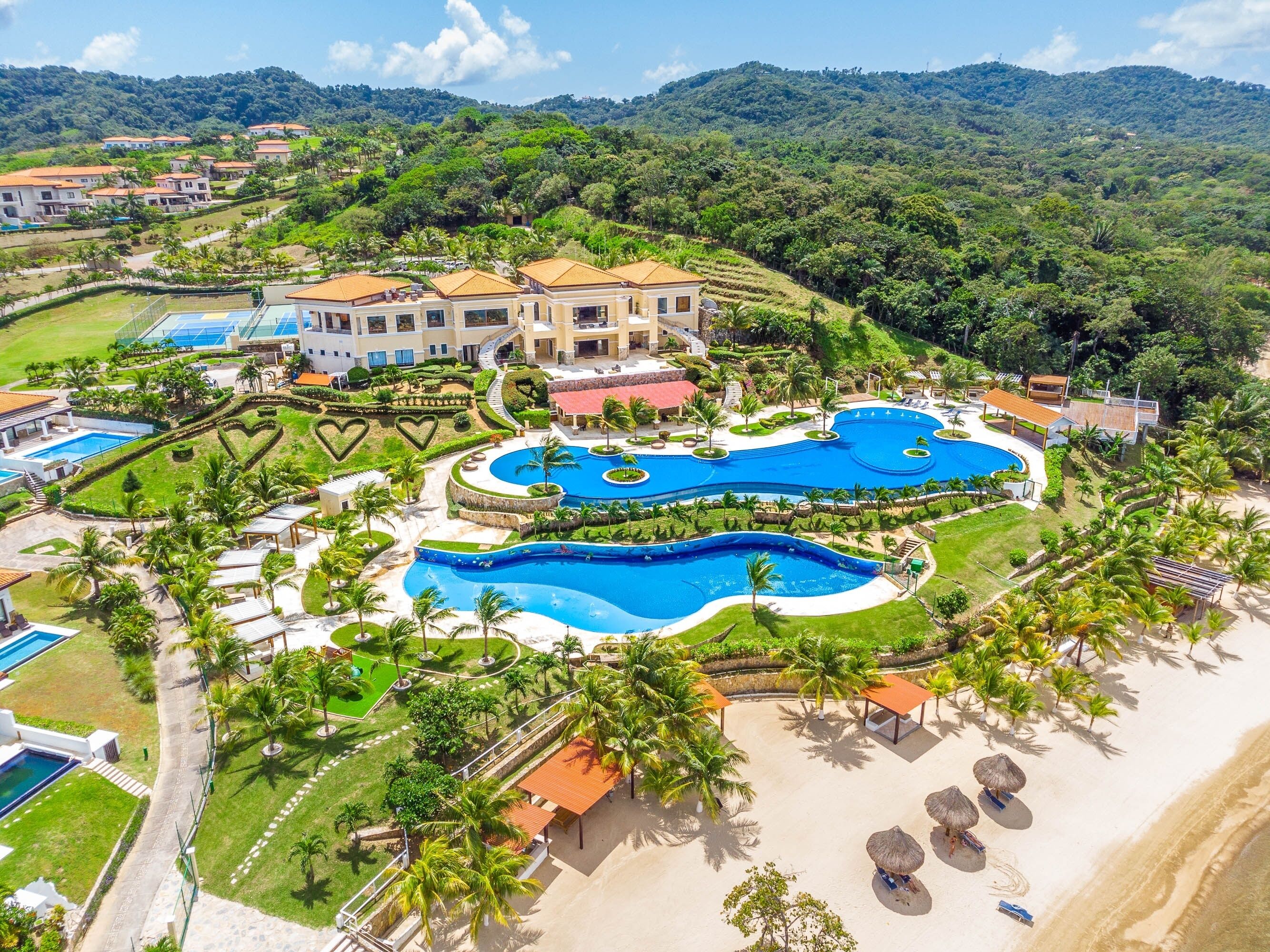 House, 4 Bedrooms | Pool