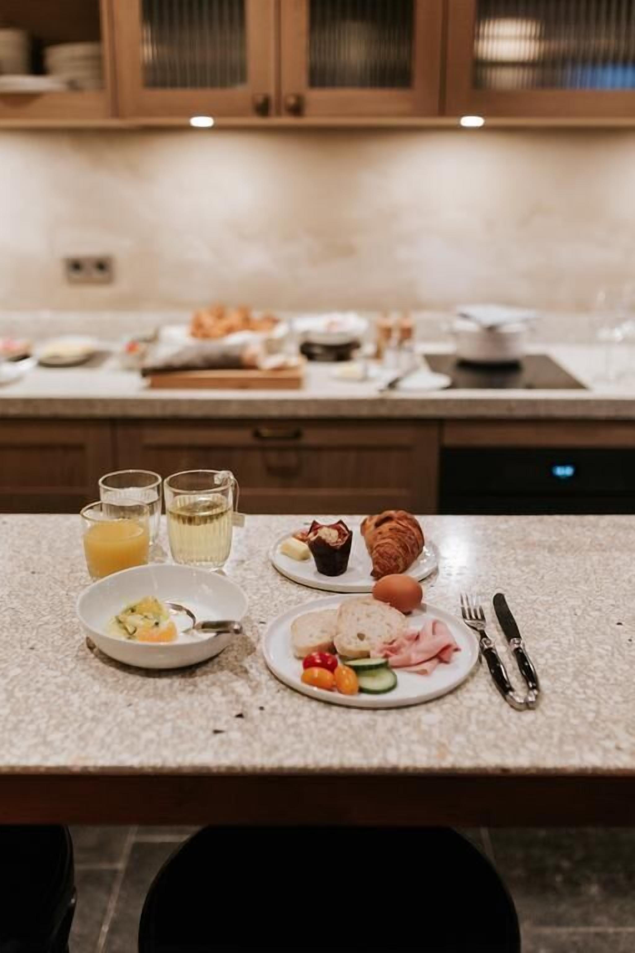 daily continental breakfast (eur 12.50 per person)