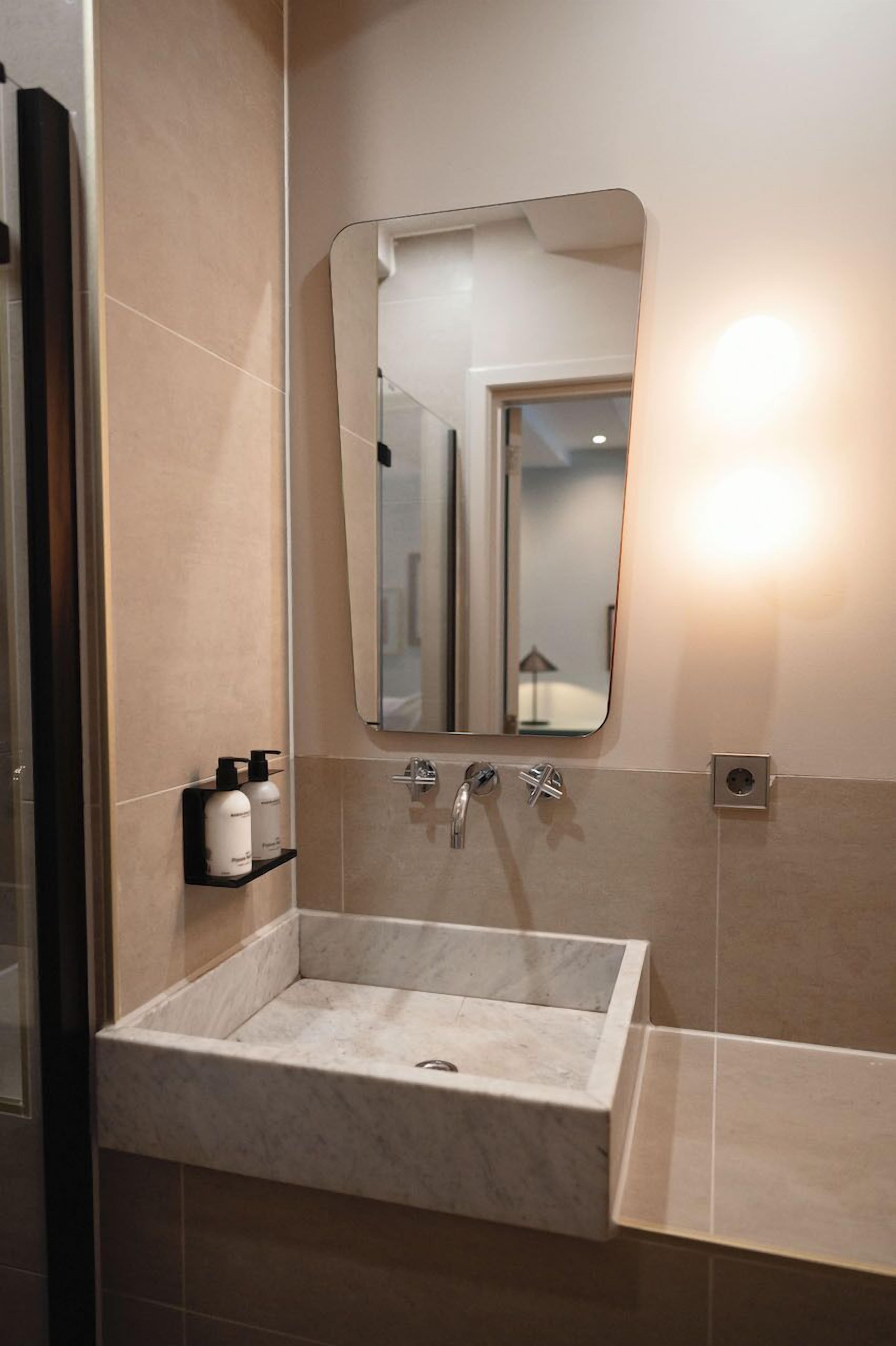 economy twin room | bathroom sink