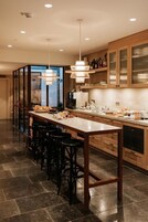 Petit déjeuner continental (12.50 EUR par personne)