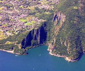 منظر من الجو على ارتفاع عالٍ