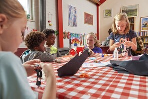 Children’s activities - Safaritent at Camping De Gronselenput (Wijlre)