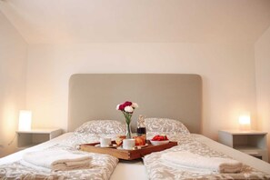 3 bedrooms, desk, soundproofing, iron/ironing board