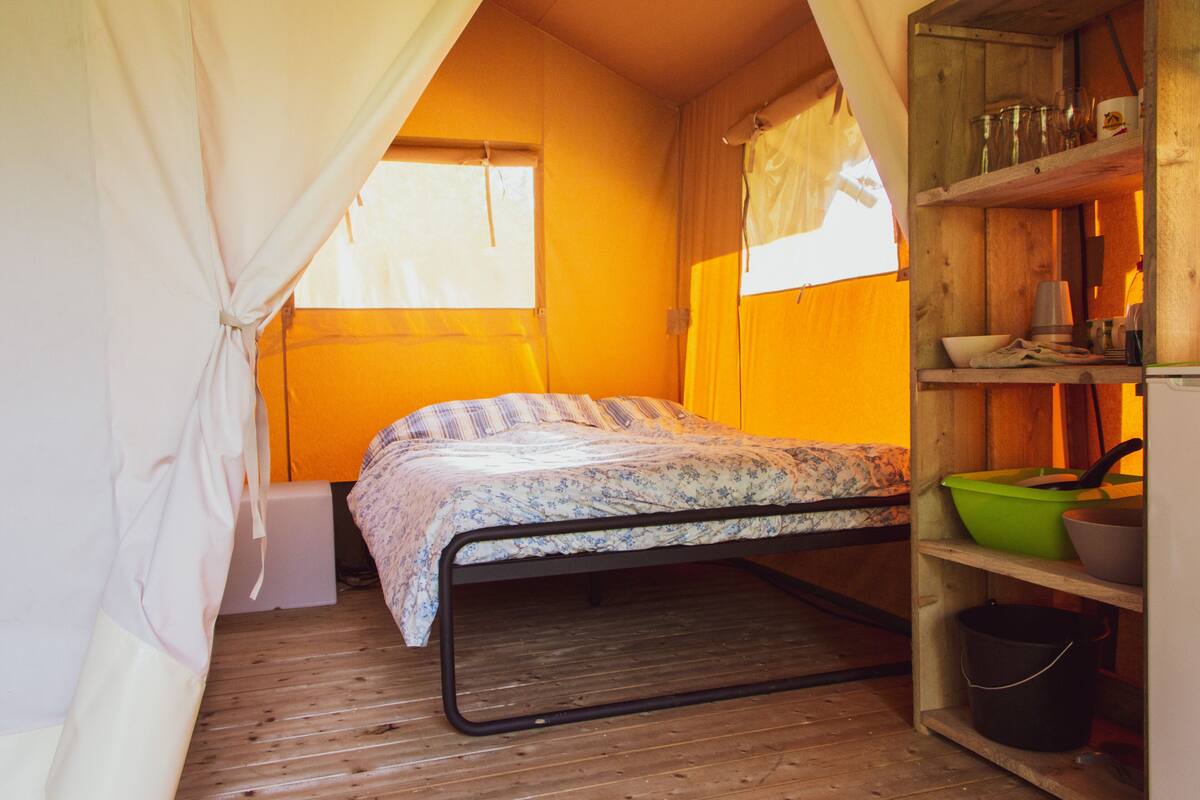 Tent ( Safaritent 6 personen) | Cots/infant beds