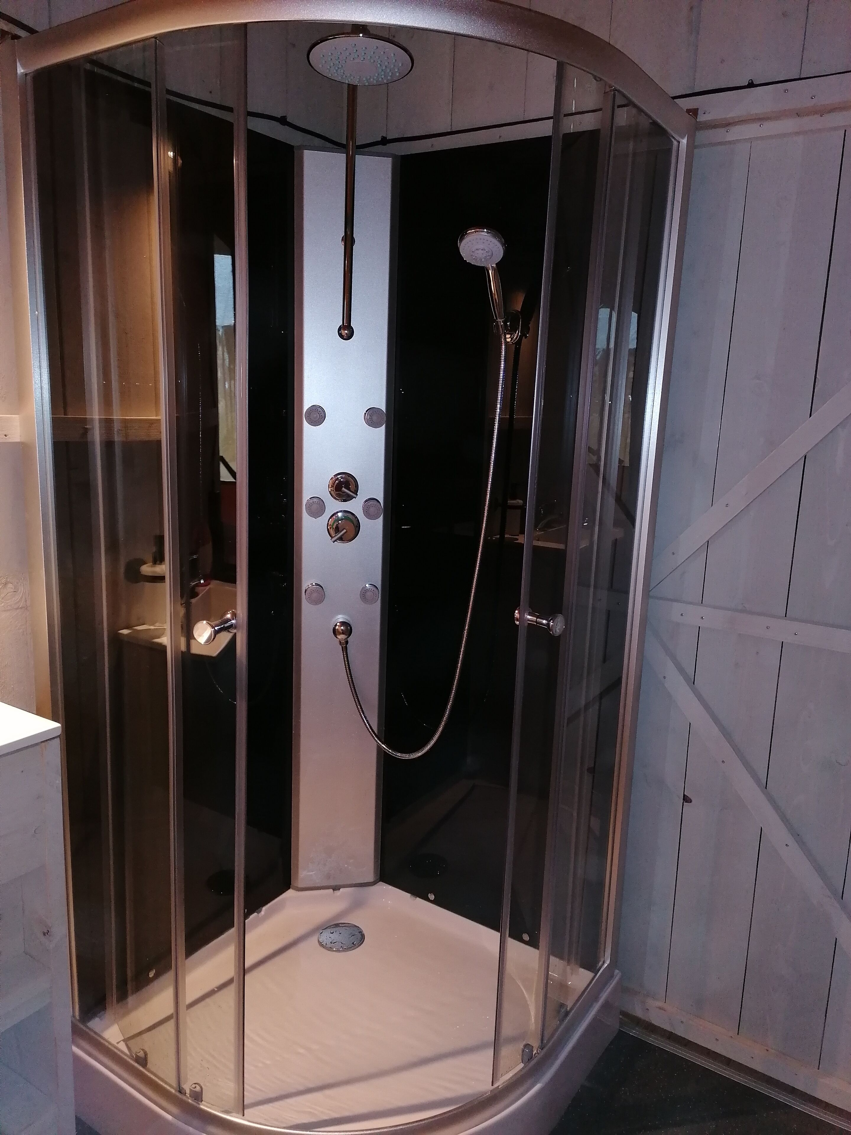 Zelt (Safaritent 4 personen incl. sanitair) | Dusche im Bad