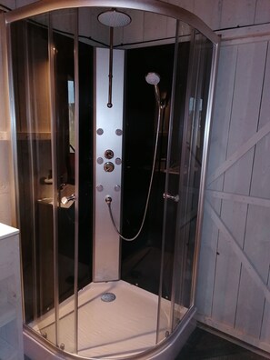 Tent (Safaritent 4 personen incl. sanitair) | Bathroom shower - Safaritent at Camping Emmen (Schoonebeek)
