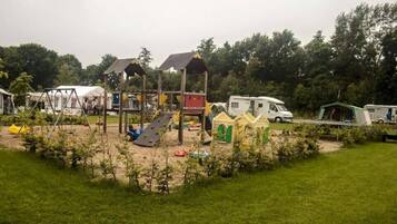 AuĂen-Kinderspielplatz