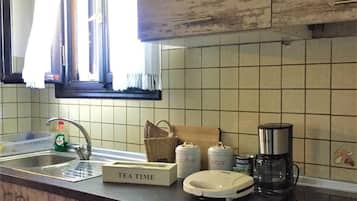 Fridge, oven, coffee/tea maker, toaster