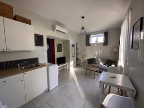 TV - Côté Jardin" self-catering cottage, Contrexéville spa resort (Contrexéville)