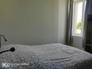 1 bedroom, iron/ironing board, travel crib, free WiFi - Côté Jardin" self-catering cottage, Contrexéville spa resort (Contrexéville)